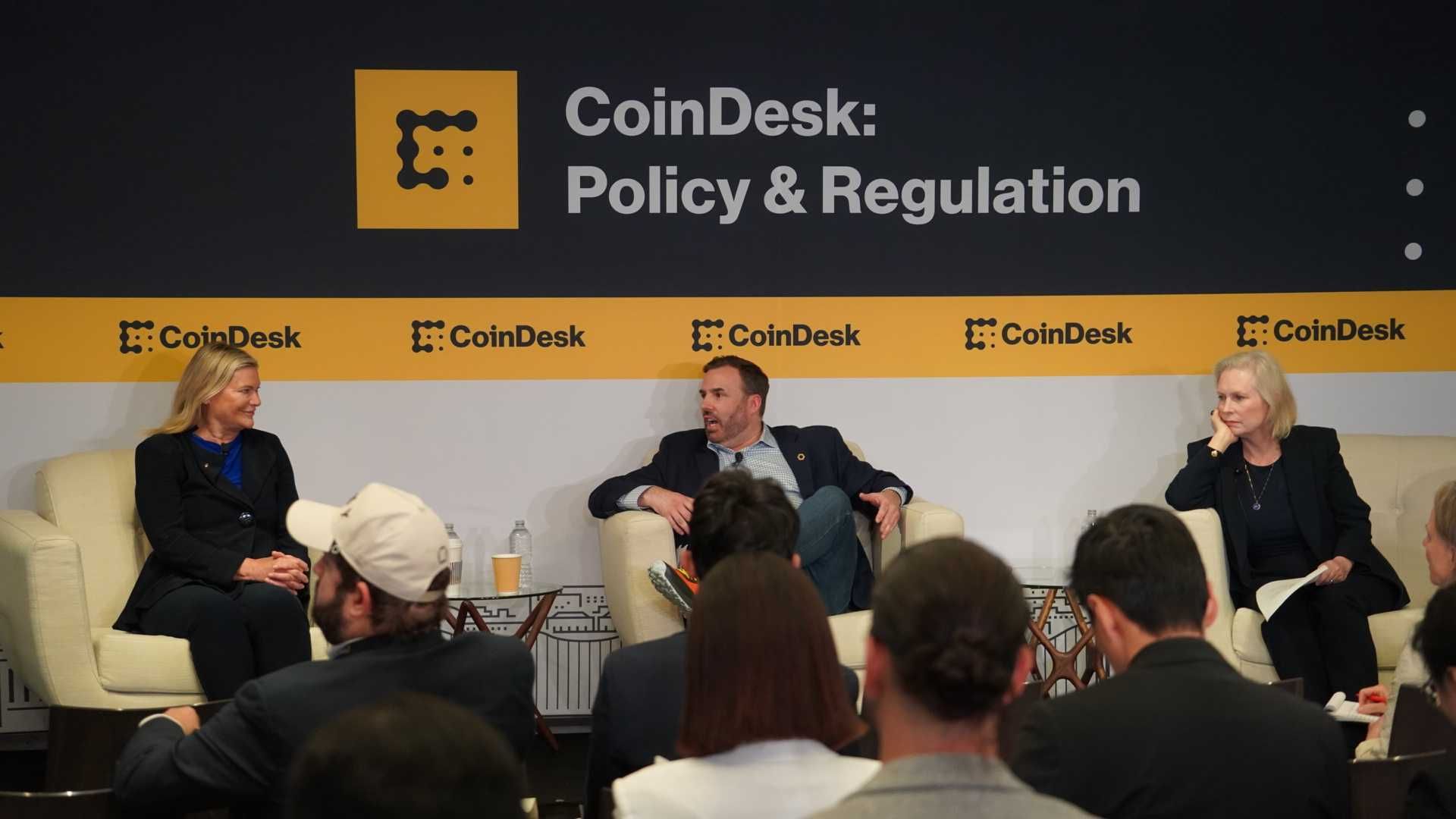 Lummis, Key U.S. Senator on Crypto Bill, Negotiating Dicey Points With White House